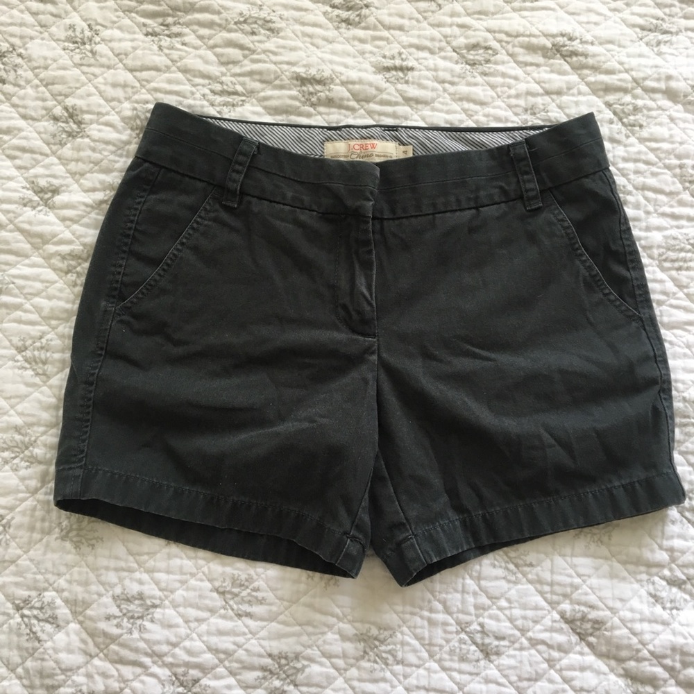J. Crew 5” broken in chino shorts size 4